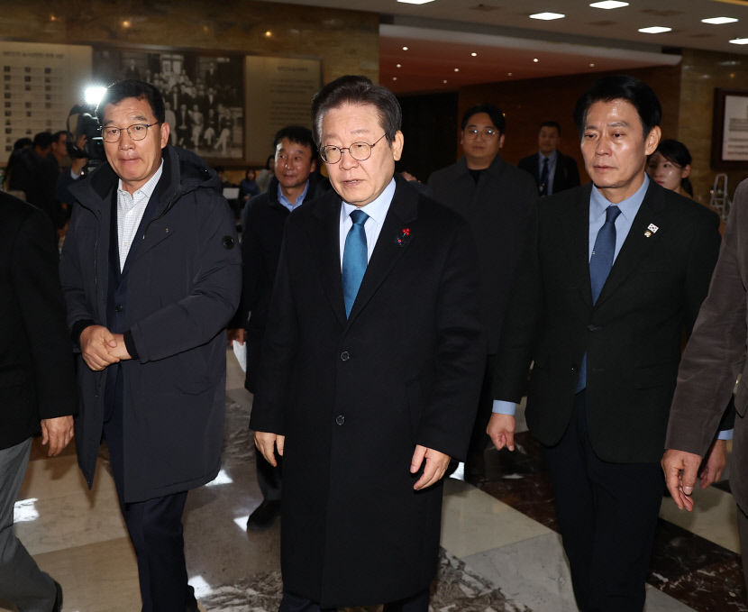 민주, 상설·일반 특검에 국정조사까지 추진…尹 탄핵 위한 파상공세