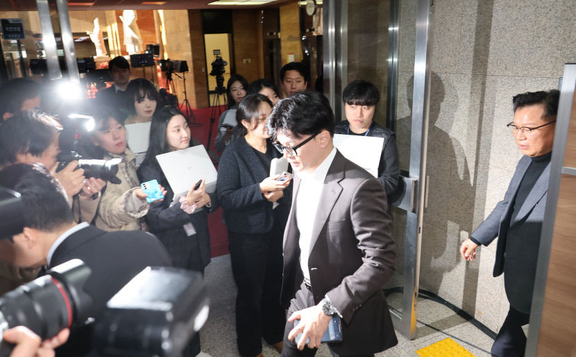 尹 2월 하야·4월 대선?…與 탄핵 준하는 질서있는 퇴진 구체화