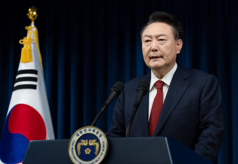 尹, 질서있는 퇴진 대신 탄핵 택할 듯…법리 다툼에 자신?