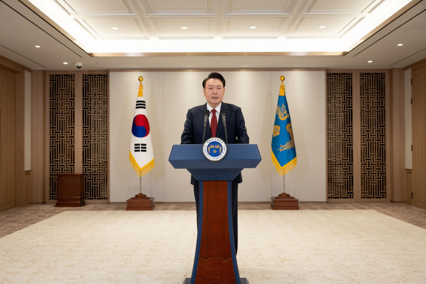 윤석열 대통령이 12일 용산 대통령실에서 대국민 담화를 하고 있다. 연합뉴스