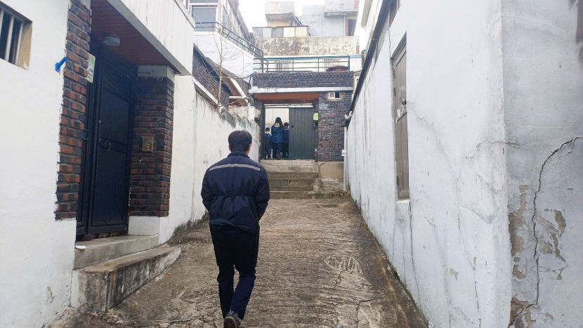 불경기에 줄어드는 연탄 나눔…취약계층 겨울은 더 춥다