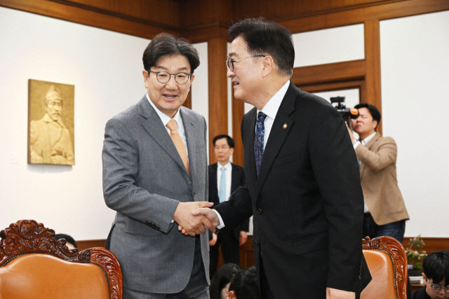 국힘 권성동 신임 원내대표 국방장관 조속 임명해야…北 도발 우려