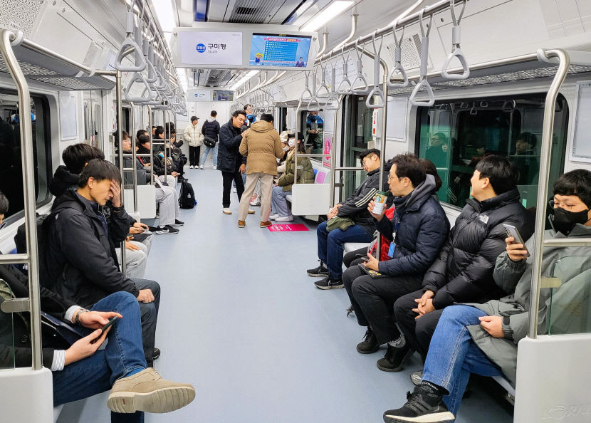 [르포] 10년을 기다린 역사적 순간 첫차부터 만원 대경선, 흥행 예감