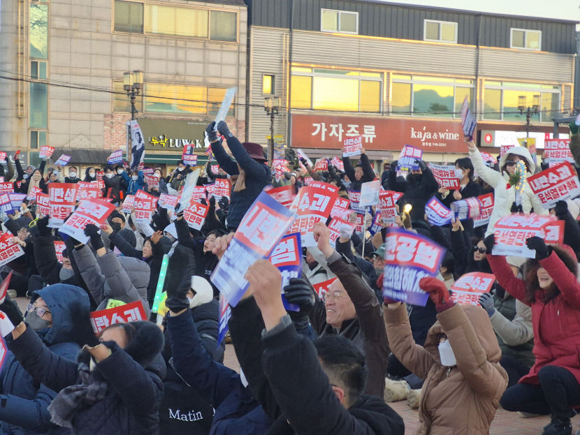 윤석열 퇴진! 경주서도 탄핵 환호