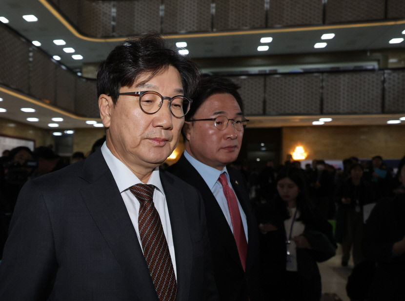 권성동 지금부터 헌법재판소의 시간…대한민국 아픈 역사 반복 마음 아파