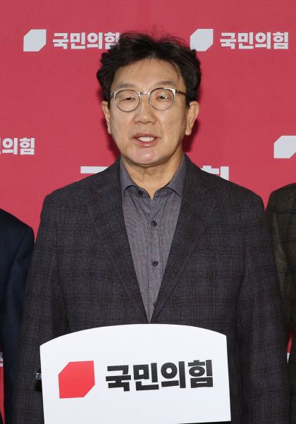 [탄핵후폭풍]이재명, 초당적 국정안정협의체 제안… 권성동, 당정 협의 통해 여당으로서 끝까지 책임