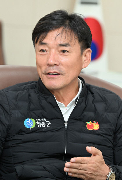 [쾌적하고 살기좋은 산소카페 청송 .16 ] 윤경희 청송군수 인터뷰 사과로 공장 몇 개보다 많은 소득…고수익 올리는 농업도시
