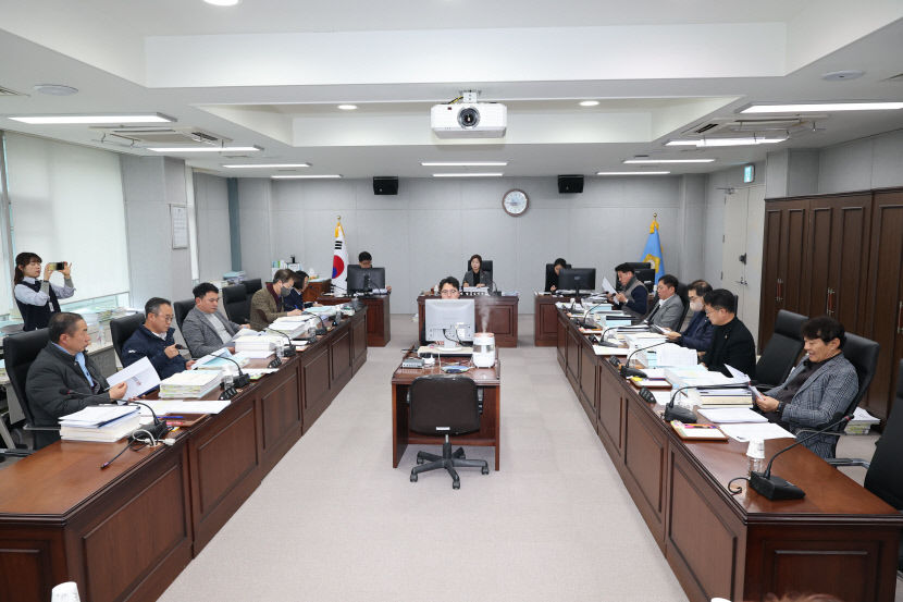 포항시의회 예결특위, 2025년도 예산안 본격 심사