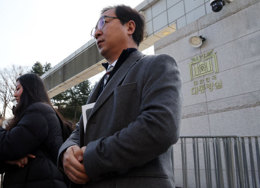 탄핵심판 서류 안받은 尹대통령…尹측 내란 아냐, 법정서 직접 밝힐 것