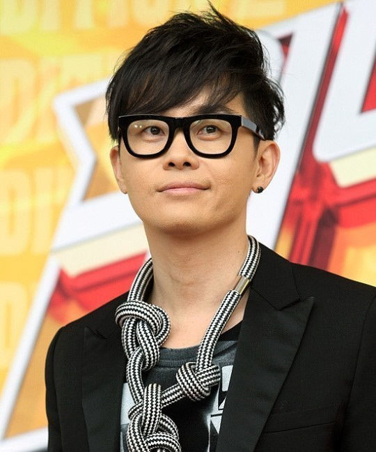 “예술가의 정치 참여, 어디까지 허용될까?” 이승환 구미 공연 논란 격화