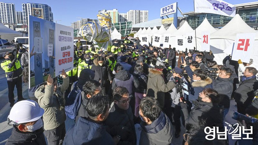 [포토뉴스] 시민단체 박정희 동상 설치 안돼
