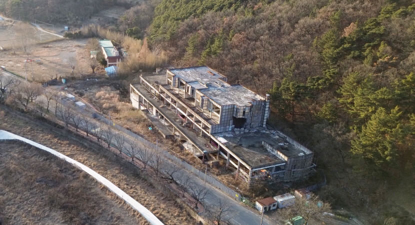 지역 흉물 약산온천호텔, 마침내 철거…새로운 시대 서막 연다