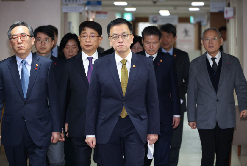 새 대통령 권한대행 최상목 부총리, 27일 일정 개시