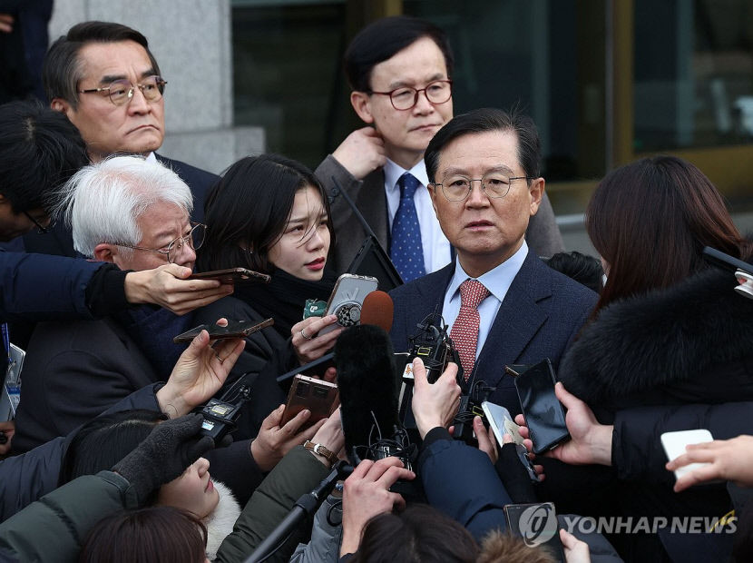 尹 또 불출석 시사…3차 출석일 하루 앞두고 공수처 내란죄 수사권 문제 제기