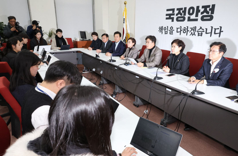 여야, 무안항공기 사고에 수습위해 최선 한목소리…정쟁도 중단