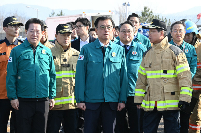 尹대통령 무안공항 사고에 유가족에 깊은 애도와 위로…국민과 함께할 것