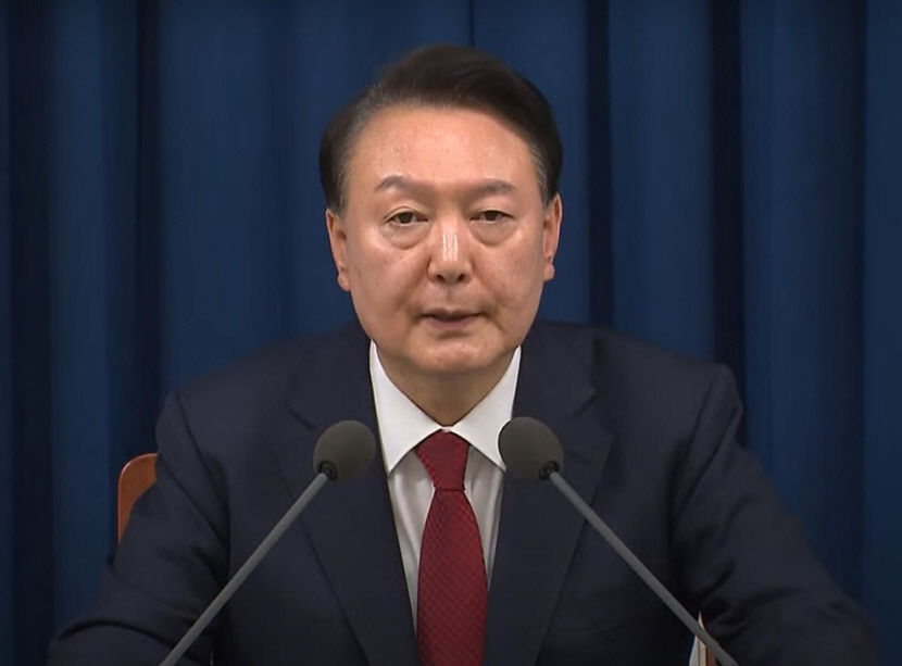 윤 대통령 체포영장 발부...헌정사 최초 현직 대통령 강제수사