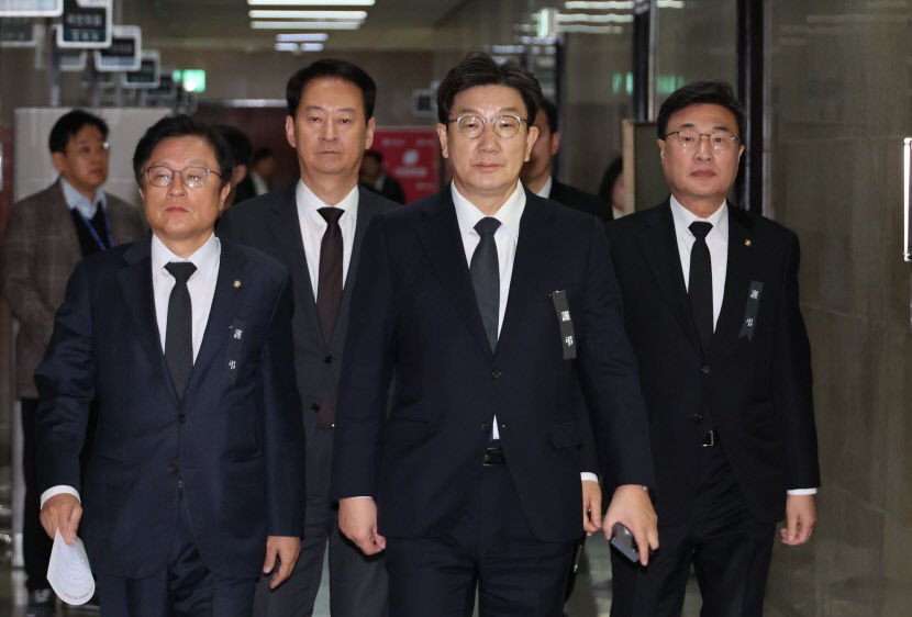 윤 대통령 체포영장 발부 여야, 부적절 vs 즉각 체포 신경전