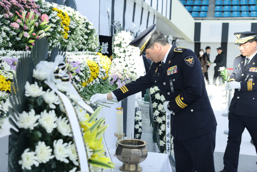 이승협 대구경찰청장 등 제주항공 여객기 사고 합동분향소 방문