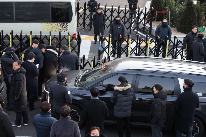 [속보] 공수처 尹 대통령 체포영장 집행 시작
