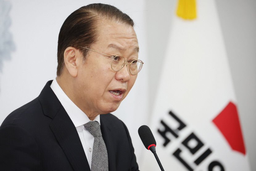 권영세 국민의힘 비상대책위원장이 3일 오후 서울 여의도 국회에서 긴급기자회견을 열고 발언하고 있다. <연합뉴스>