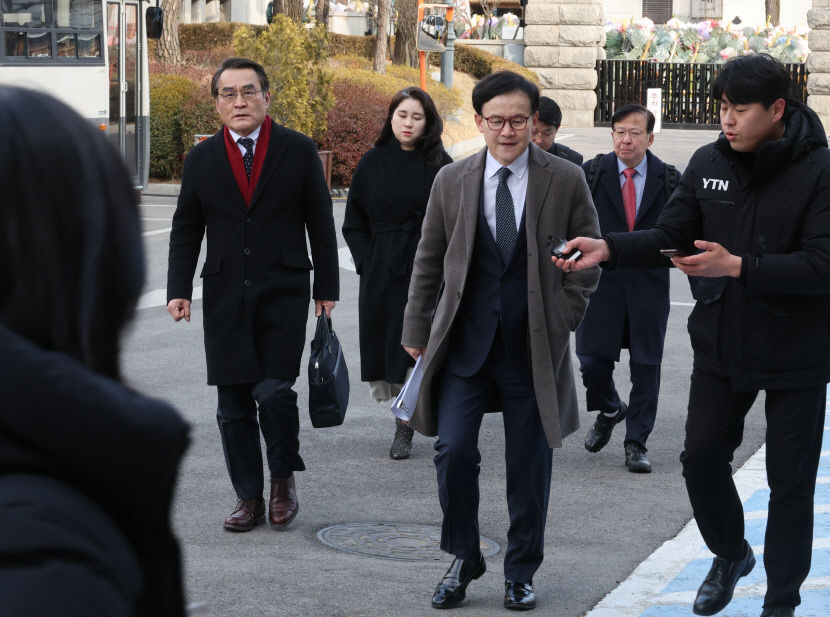 尹측, 체포 시도에 공수처장 등 150여명 고발로 대응…헌재선 尹 직접 변론