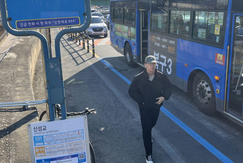 대구 곳곳에 도로 위 버스정류장...아슬아슬한 버스 탑승