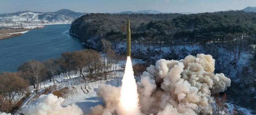 北, 신형 극초음속 IRBM 시험 발사…평양에서 서울까지 1분도 안 걸려