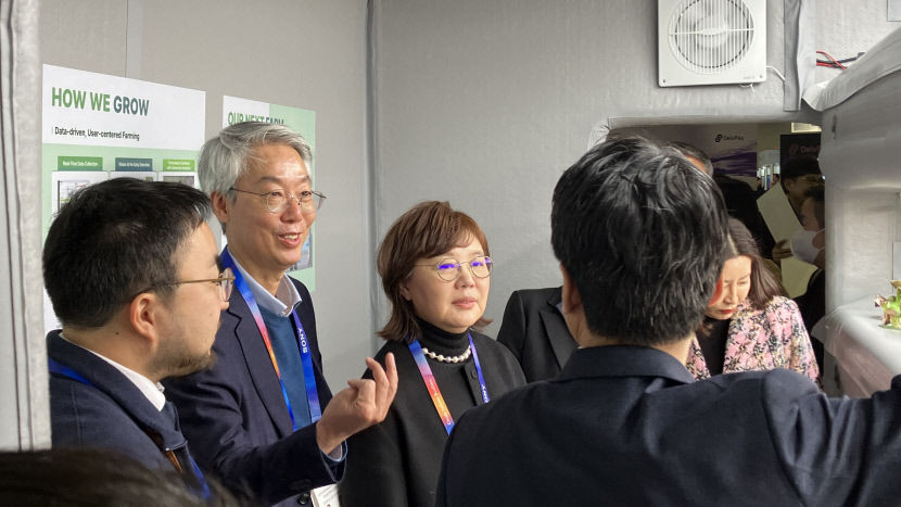 [CES 2025 현장에서] 양금희 경제부지사 등 경북도대표단 지역 기업 부스 방문해 격려