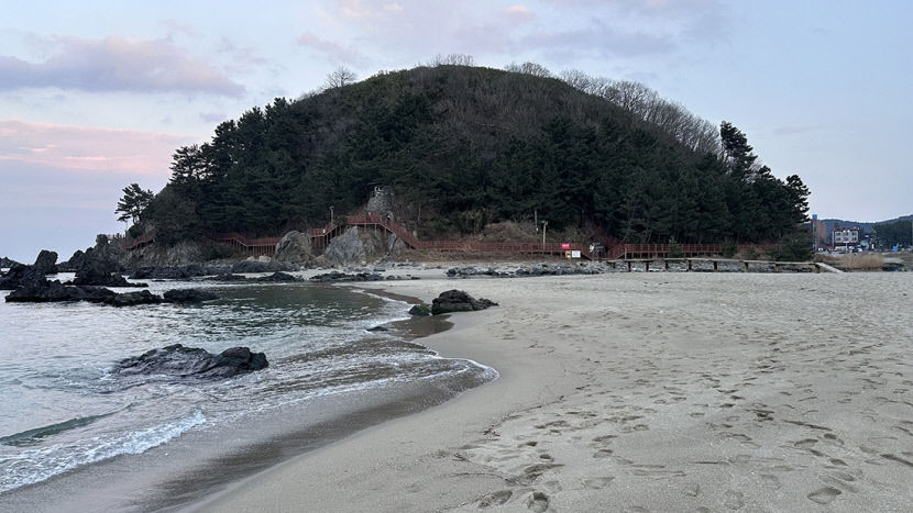 [위클리포유 커버 스토리] 대구 뚜벅이의 첫 동해선 여행 (2) 기대했던 일몰 못 보면 어떤가, 대구서 삼척 온 게 행운인데