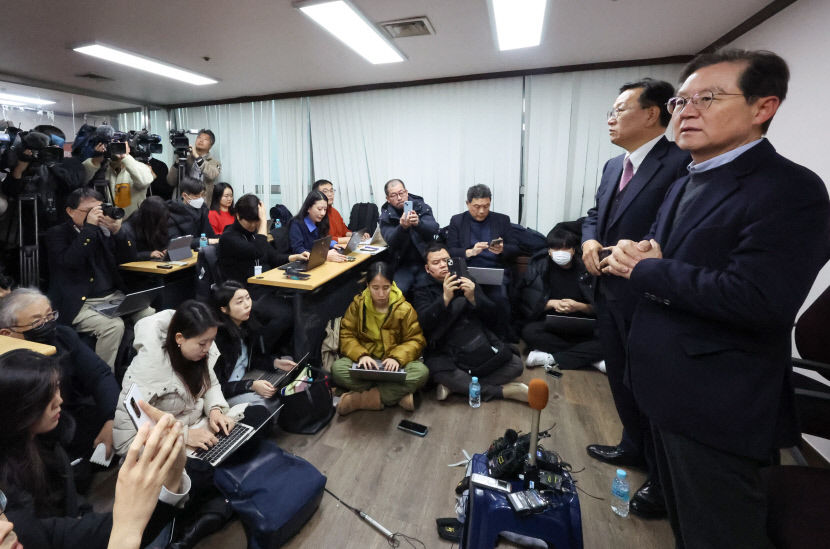 공수처·경찰 尹체포 작전 구상…尹측은 구속영장 청구하라 여론전