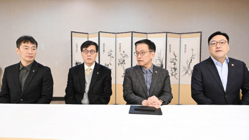 최상목 권한대행 최근 주가 회복세 관측