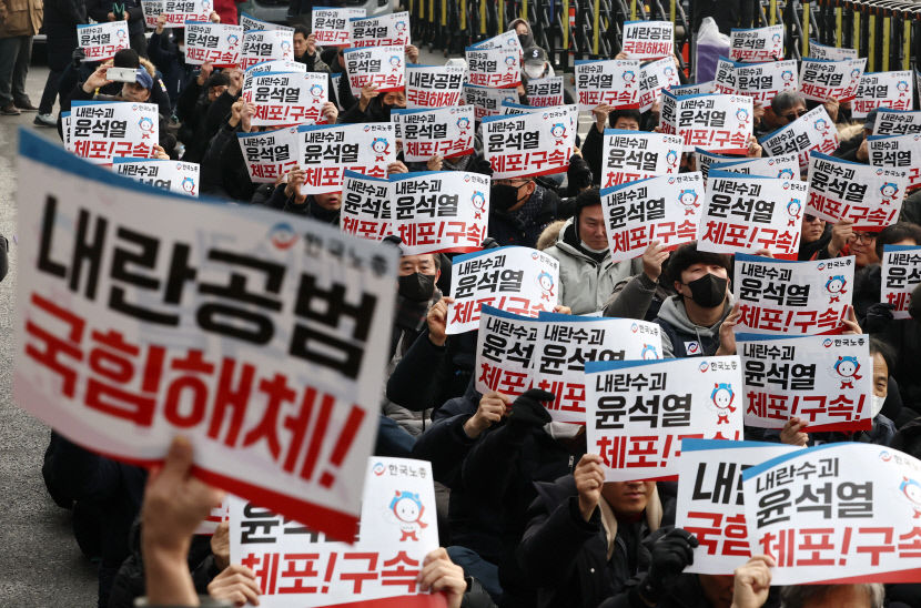 3자 회의·대통령실 호소에도 尹 체포영장 재집행 임박…15일 새벽 유력