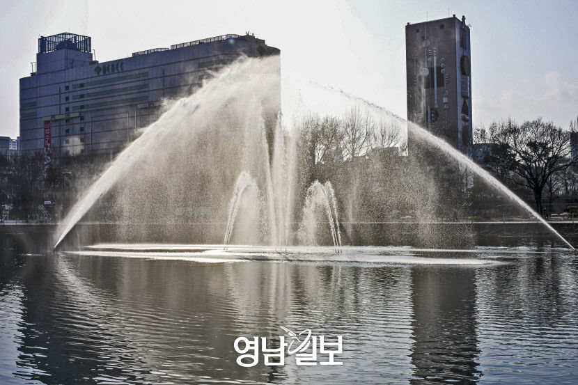 포근한 날씨 속 야누스의 두 얼굴 같은 대구 하늘