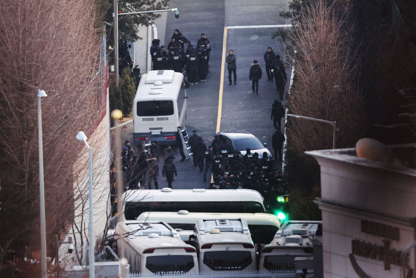 [속보] 공수처·경찰 관저진입…尹대통령 곧 나올듯