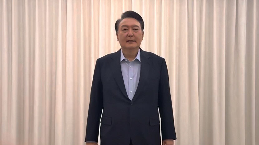 尹, 현직 대통령 사상 첫 체포에 법 모두 무너져…공수처 수사 불법