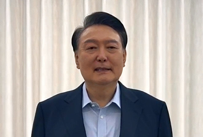 [尹대통령 체포] 체포 마지막까지 변화없이 지지자 호소나선 尹대통령 계엄 범죄아냐
