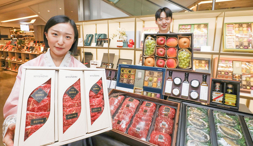 현대백화점 더현대 대구는 특설매장을 열고 한우, 굴비, 청과 등의 신선식품과 건강·가공식품 등 상품을 선보인다. <현대백화점 제공>