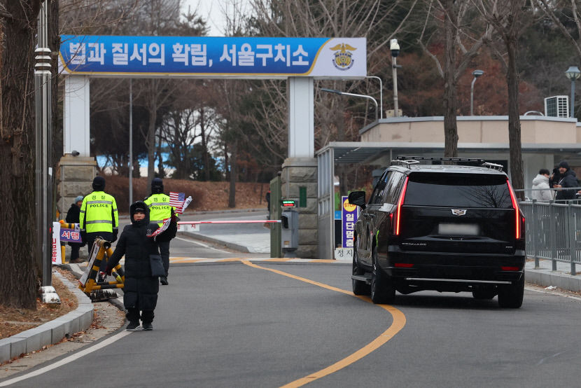 구금된 尹대통령, 수사 대응않고 체포적부심 등 버티기…여론전 나섰나