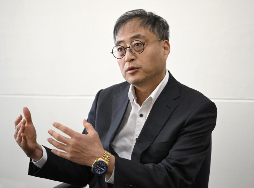 국민 절반이 자기 편 정치인의 잘못은 처벌 않겠다 선언...한국정치의 본질적 문제는 극화된 양당제