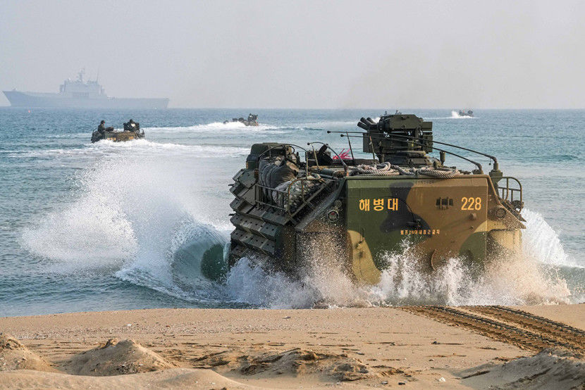 해병대·해군 함께 돌격 