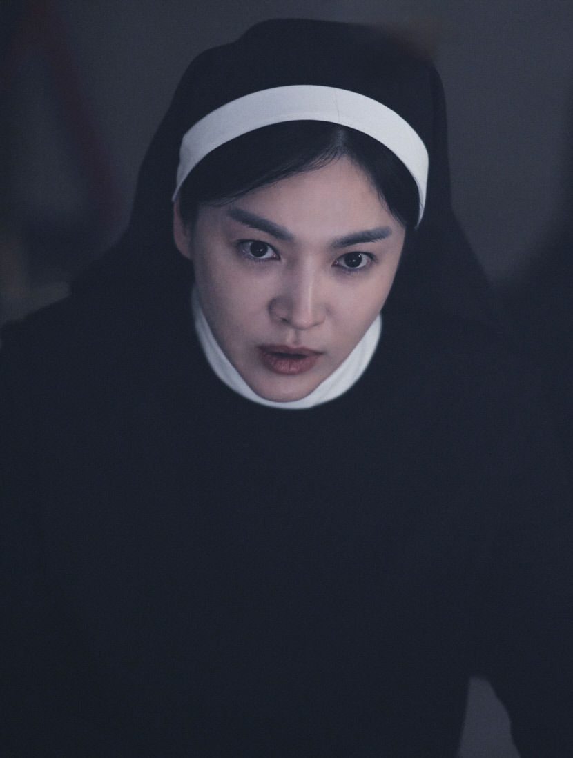 송혜교 수녀 담배는 기본, 악령과 싸울 때는 욕까지