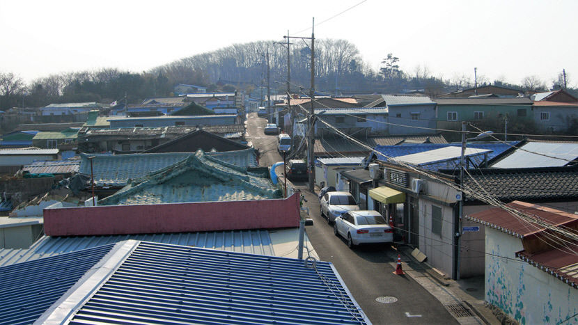 [주말&여행] 울산 남구 야음동 신화마을, 고래 춤추고, 황소 돌진하고…지붕없는 미술관을 거닐다