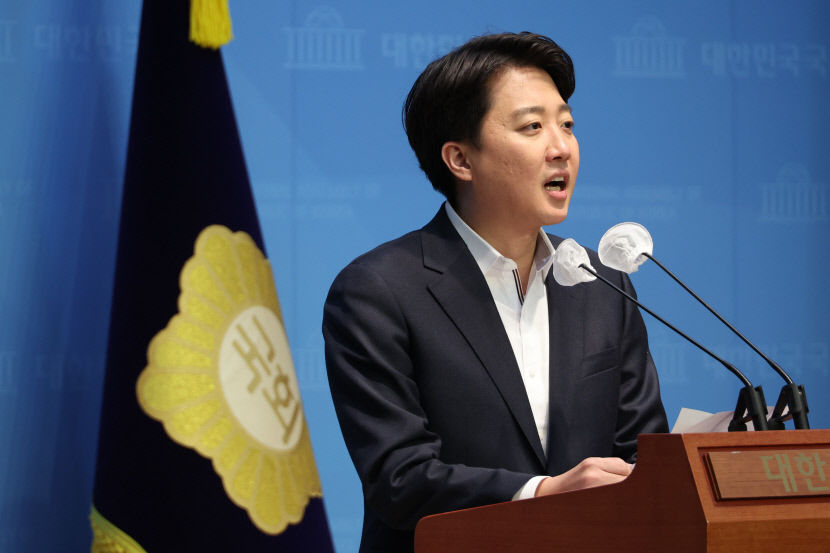 이준석 부정선거 음모론과 전쟁…황교안·전한길 등 토론하자