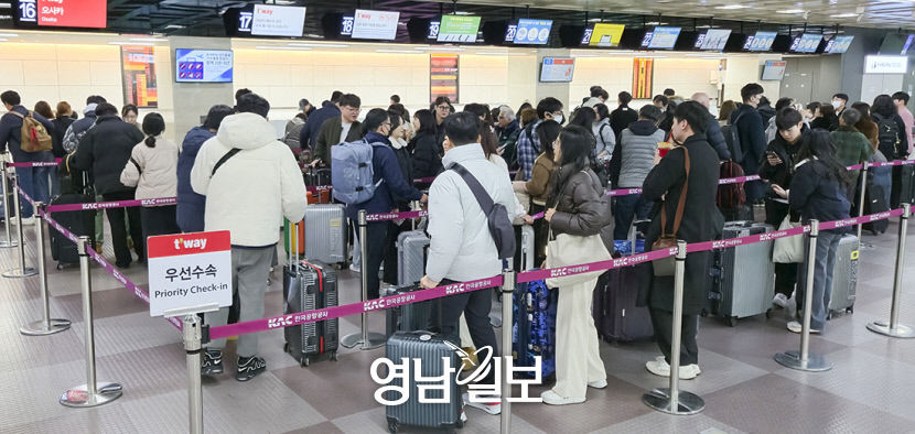 해외여행 인파로 북적이는 대구공항