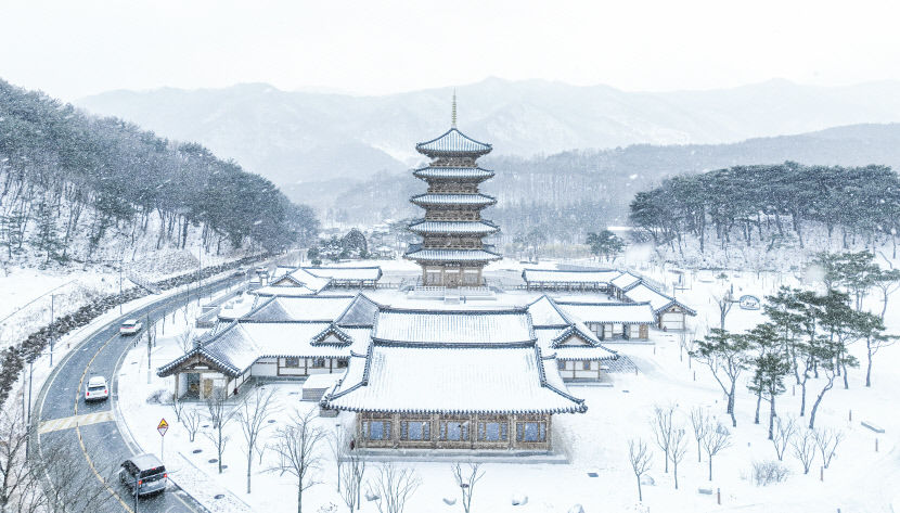 새해 첫날, 눈 내리는 김천 사명대사공원...한 폭의 동양화