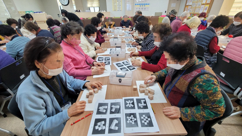 [어떻게 생각하십니까] 치매노인 종합지원시설 기억학교 이용기간 제한 논란