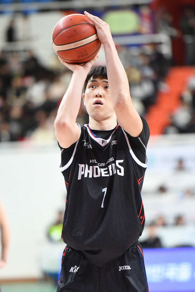 이대헌↔김준일 트레이드…오는 7일 둘의 첫 맞대결 성사 될까