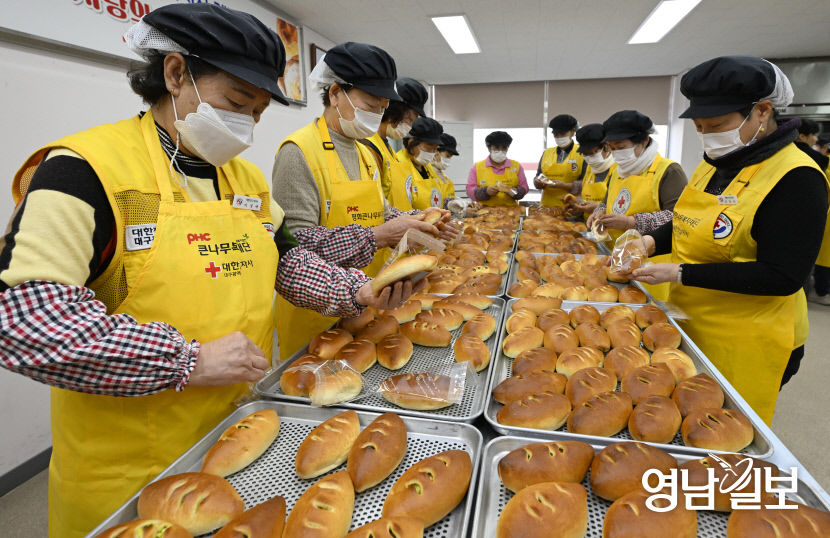 대한적십자, 어려운 이웃을 위한 제빵봉사활동