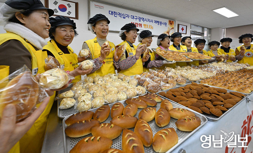 사랑 담아 만든 빵으로 나눔 봉사해요